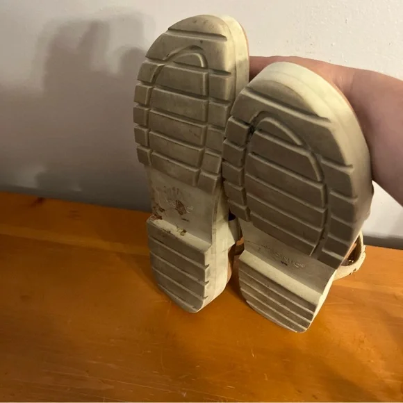 Vionic Alondra Lug
Ankle Sandals - Women's Cream Sandals - Picture 7 of 7